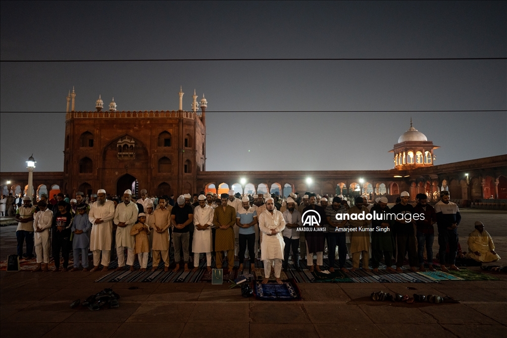 Delhi'de ilk teravih namazı