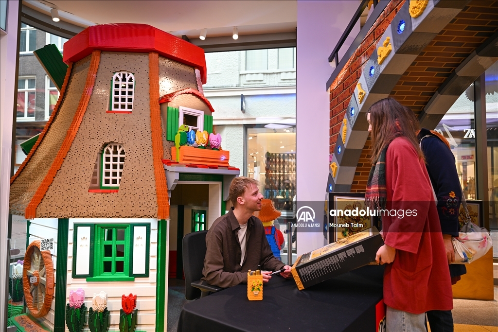 LEGO, Van Gogh'un 'Ayçiçekleri' eserini yeniden yorumladı