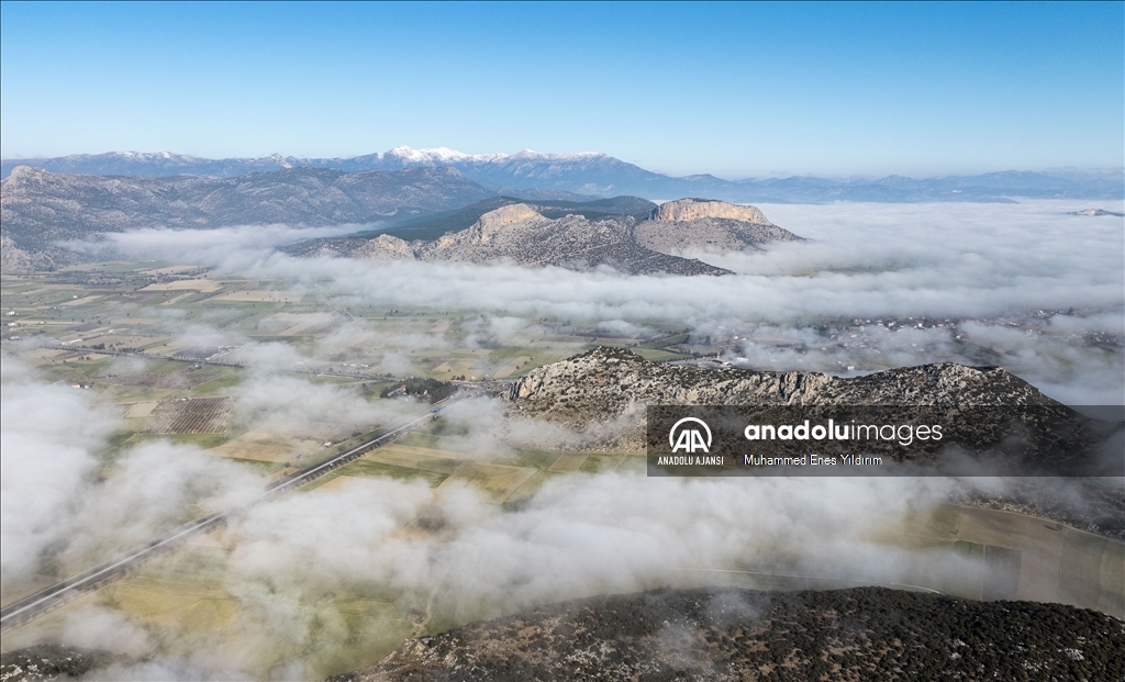 Antalya’nın yüksek kesimlerinde sis