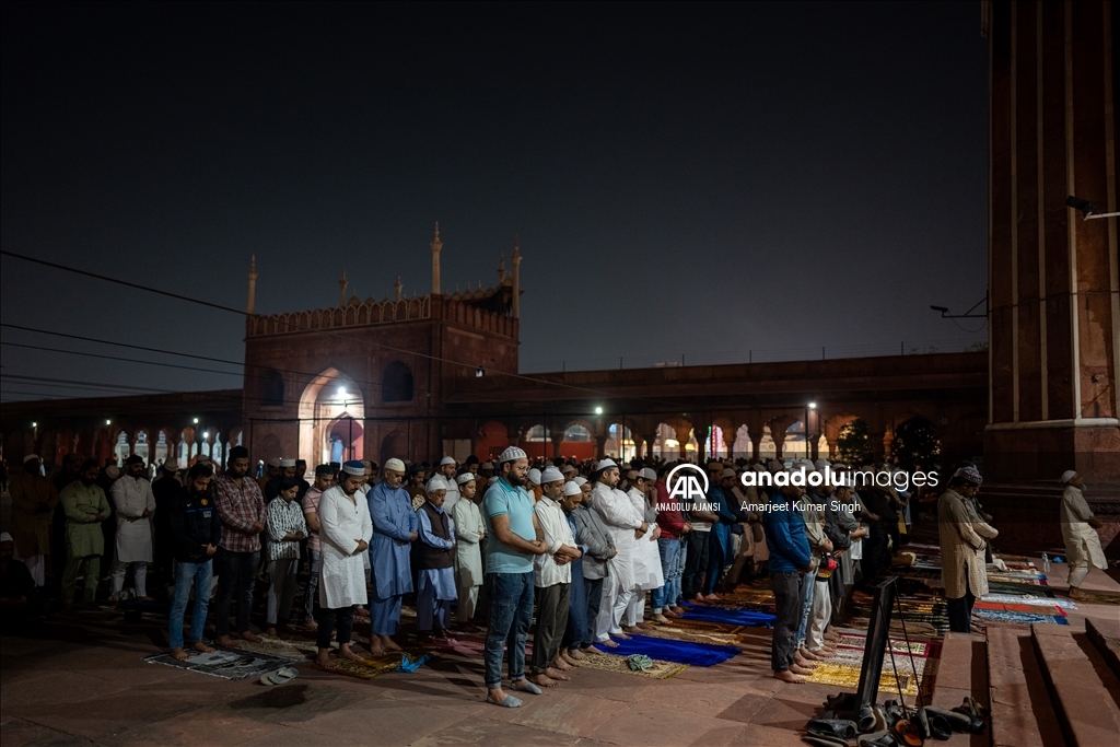 Delhi'de ilk teravih namazı