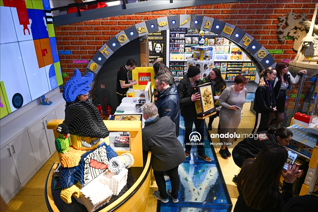 LEGO, Van Gogh'un 'Ayçiçekleri' eserini yeniden yorumladı