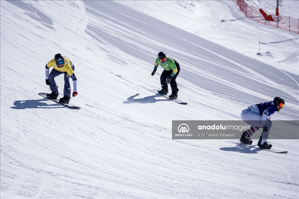 FIS Dünya Snowboard Kupası Erzurum'da başladı