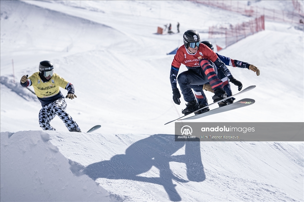 FIS Dünya Snowboard Kupası Erzurum'da başladı