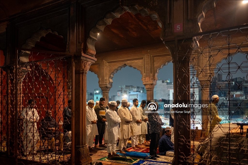 Delhi'de ilk teravih namazı