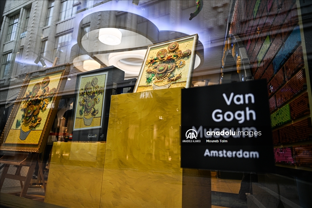 LEGO, Van Gogh'un 'Ayçiçekleri' eserini yeniden yorumladı