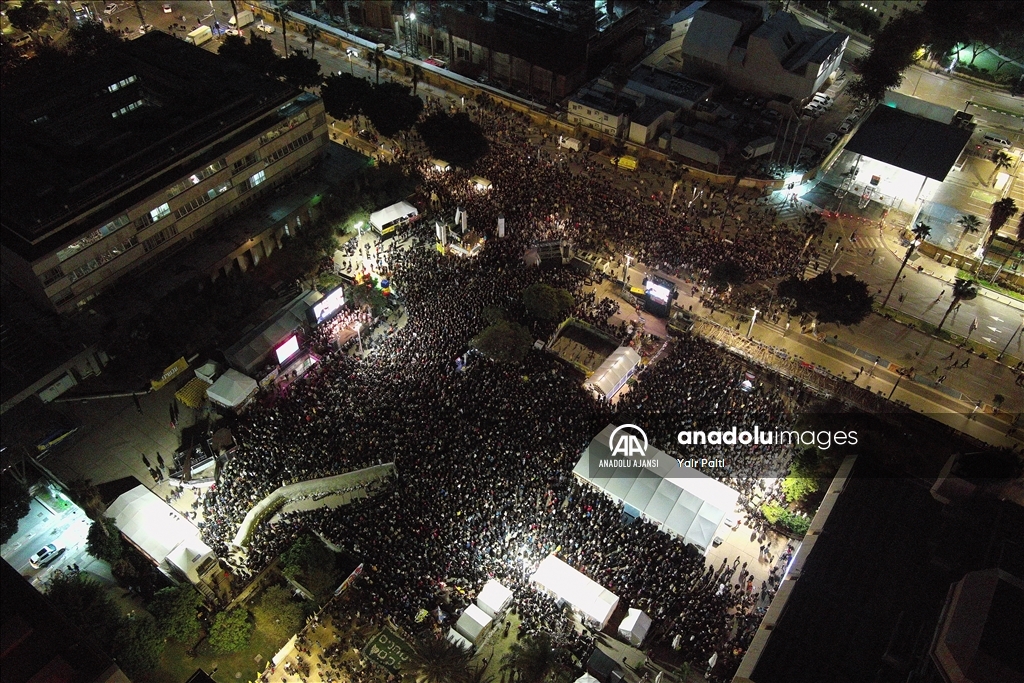 Tel Aviv'de binlerce kişi gösteri düzenledi