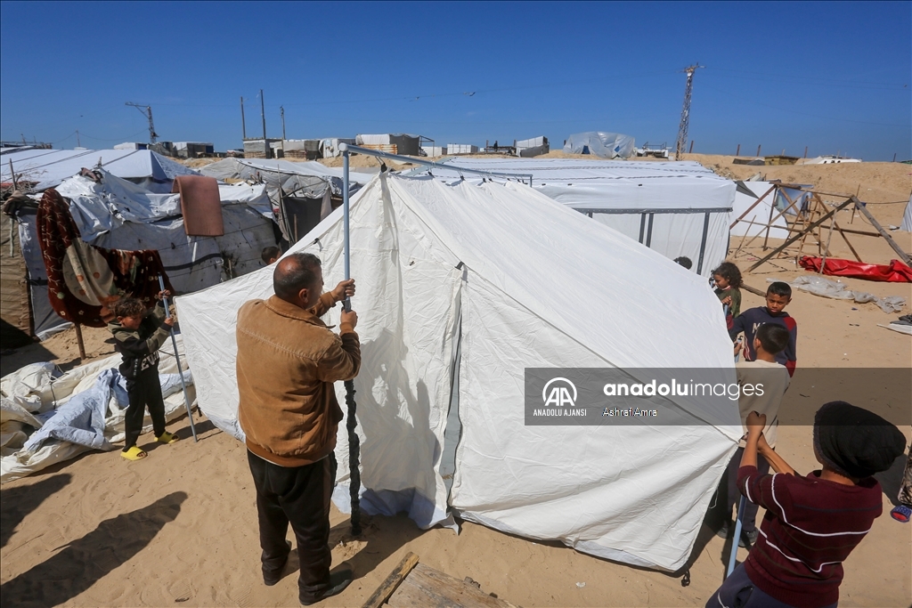 Han Yunus'a geri dönen Gazzeliler, çadır kampı kurdu