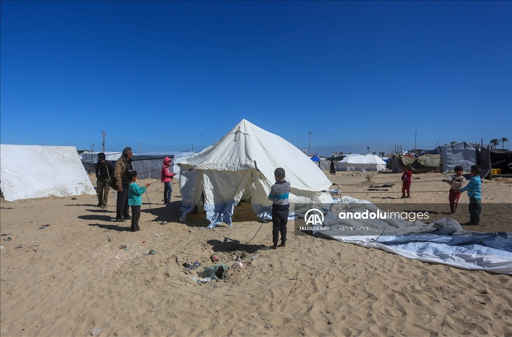 Han Yunus'a geri dönen Gazzeliler, çadır kampı kurdu