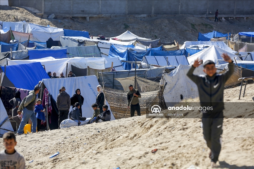 Han Yunus'a geri dönen Gazzeliler, çadır kampı kurdu