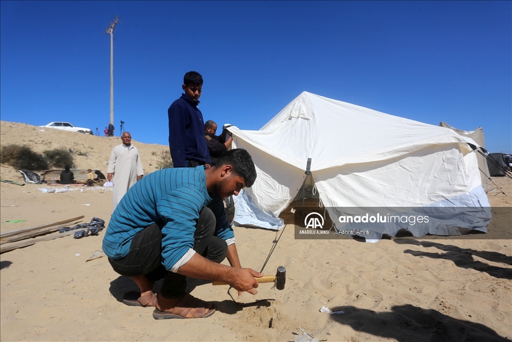 Han Yunus'a geri dönen Gazzeliler, çadır kampı kurdu