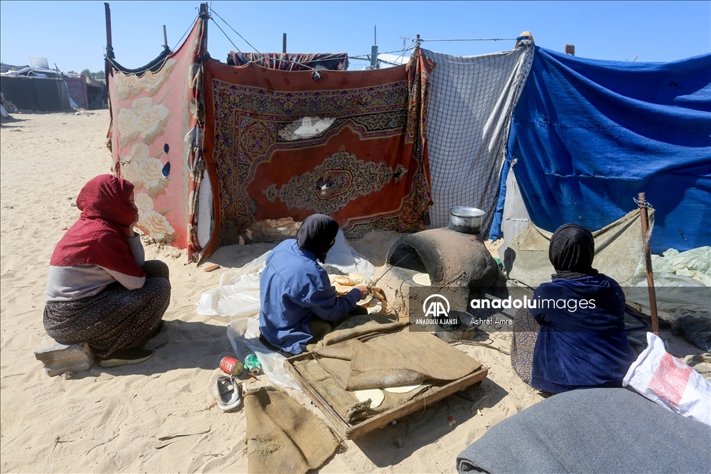Han Yunus'a geri dönen Gazzeliler, çadır kampı kurdu