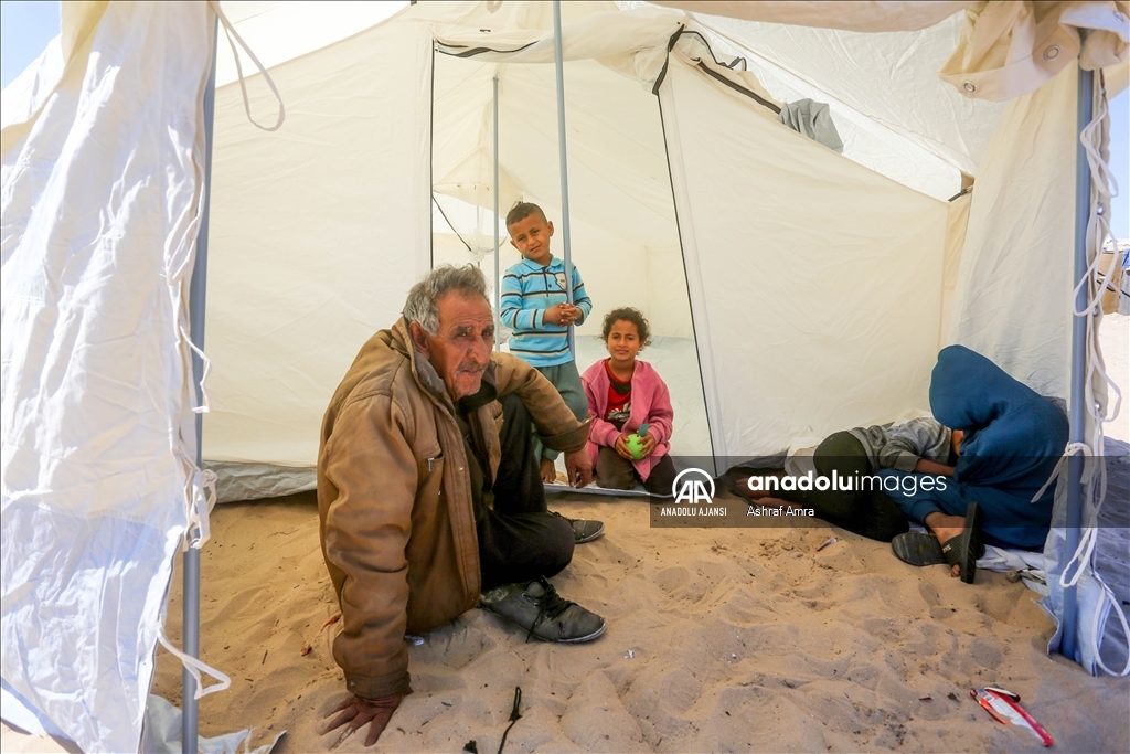Han Yunus'a geri dönen Gazzeliler, çadır kampı kurdu