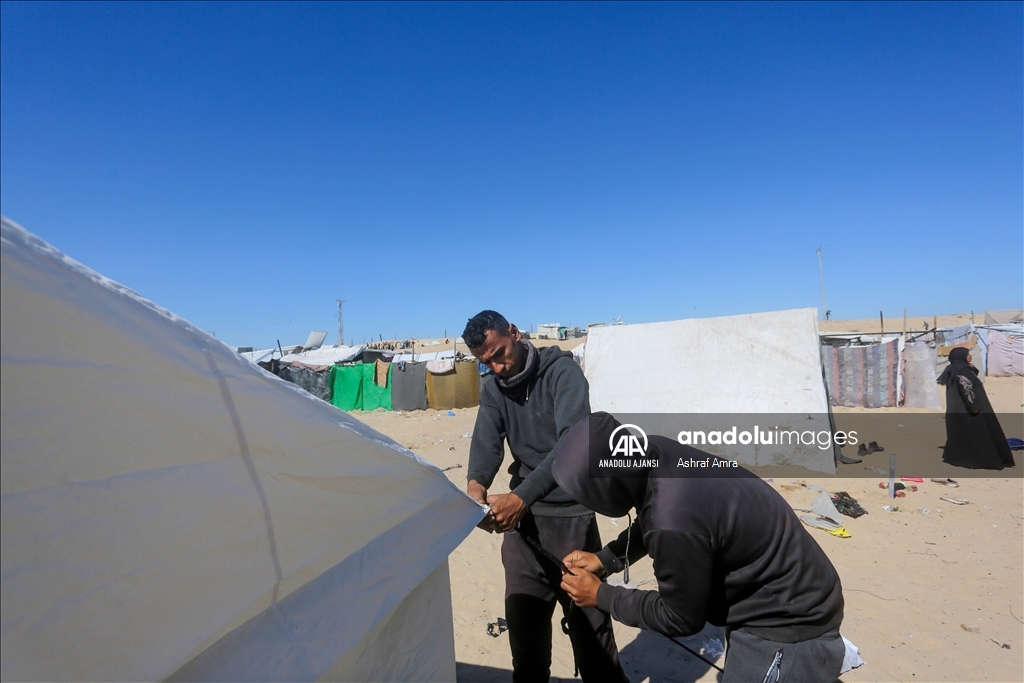 Han Yunus'a geri dönen Gazzeliler, çadır kampı kurdu