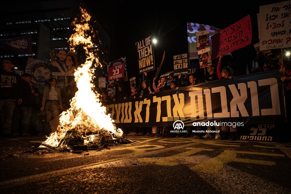 İsrailli esirlerin yakınları Tel Aviv'de gösteri düzenledi
