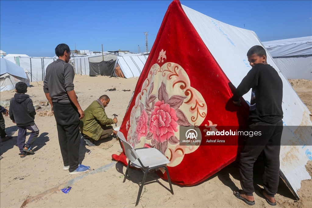Han Yunus'a geri dönen Gazzeliler, çadır kampı kurdu
