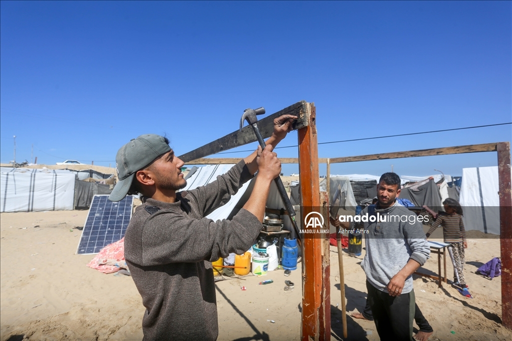 Han Yunus'a geri dönen Gazzeliler, çadır kampı kurdu