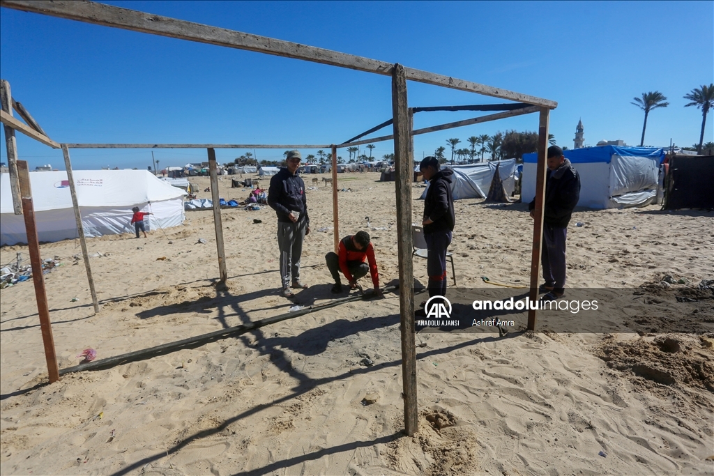 Han Yunus'a geri dönen Gazzeliler, çadır kampı kurdu
