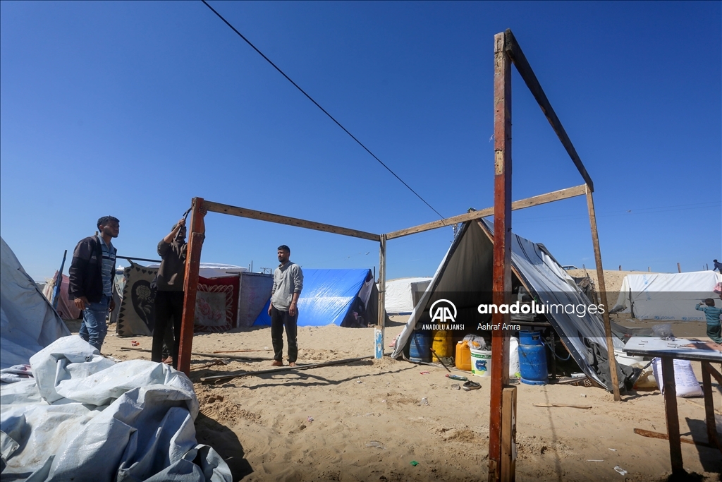 Han Yunus'a geri dönen Gazzeliler, çadır kampı kurdu