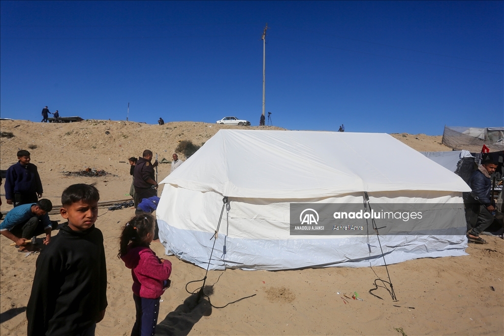 Han Yunus'a geri dönen Gazzeliler, çadır kampı kurdu