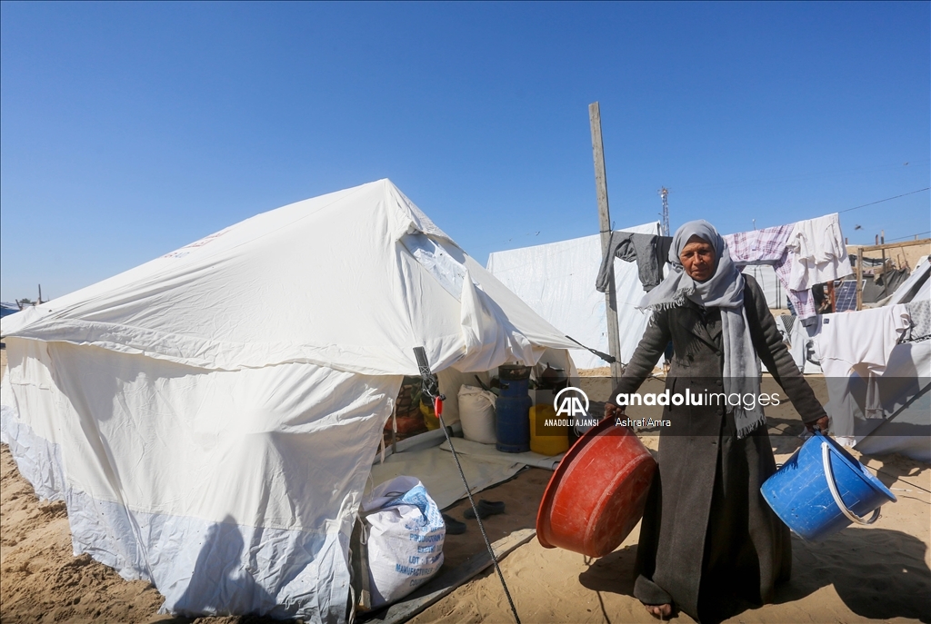 Han Yunus'a geri dönen Gazzeliler, çadır kampı kurdu