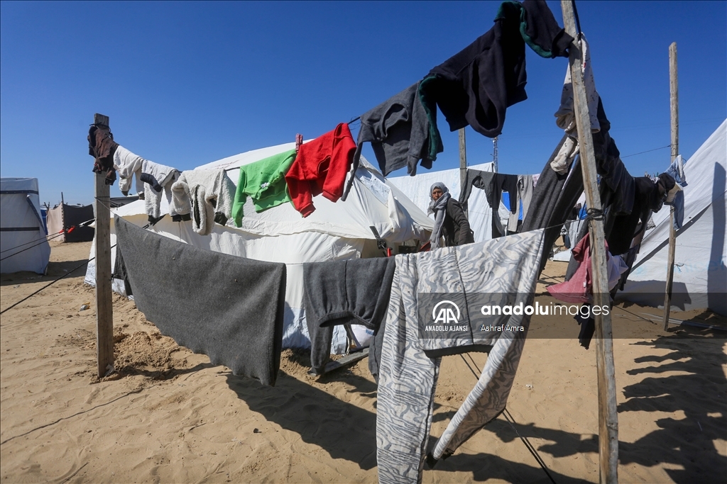 Han Yunus'a geri dönen Gazzeliler, çadır kampı kurdu