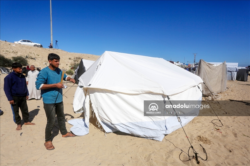 Han Yunus'a geri dönen Gazzeliler, çadır kampı kurdu
