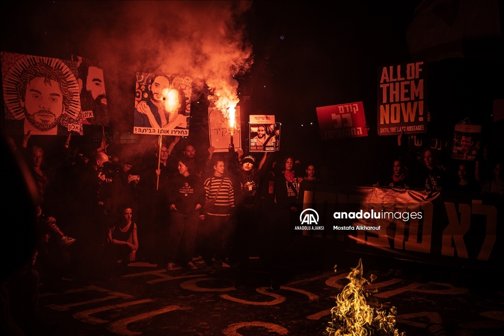 İsrailli esirlerin yakınları Tel Aviv'de gösteri düzenledi