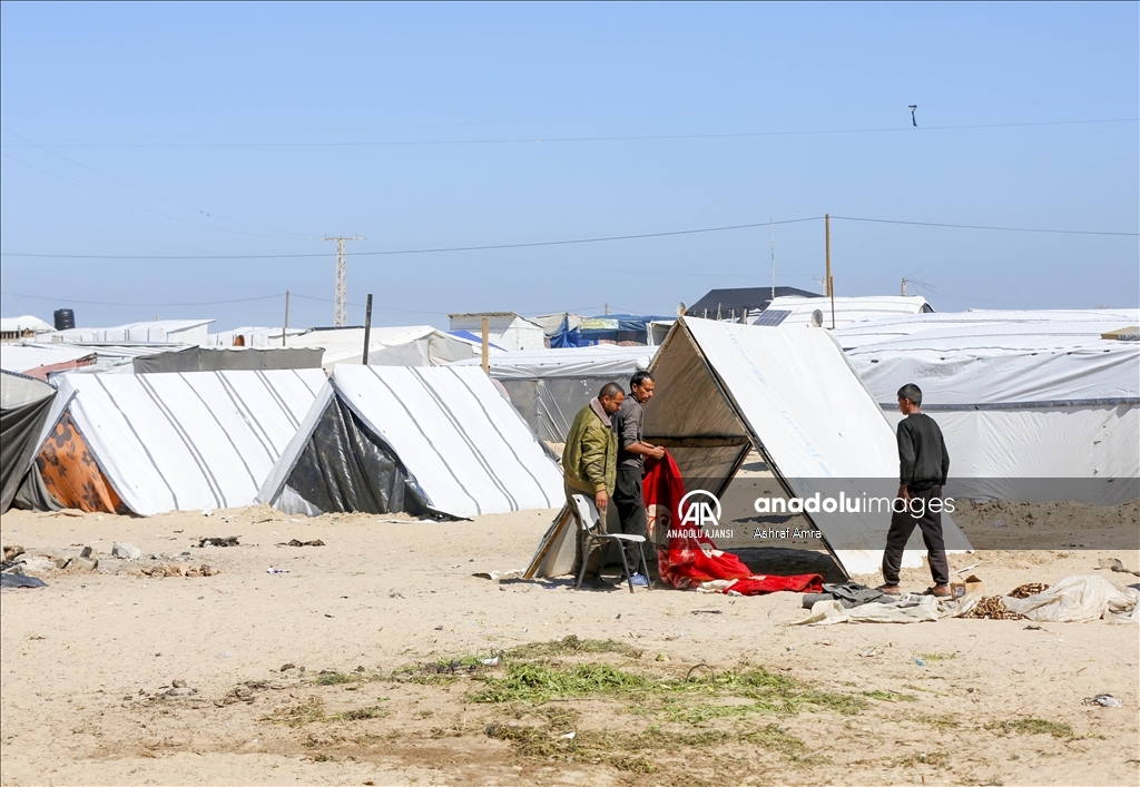 Han Yunus'a geri dönen Gazzeliler, çadır kampı kurdu