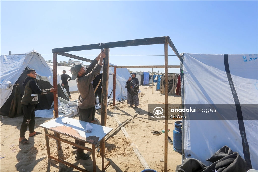 Han Yunus'a geri dönen Gazzeliler, çadır kampı kurdu