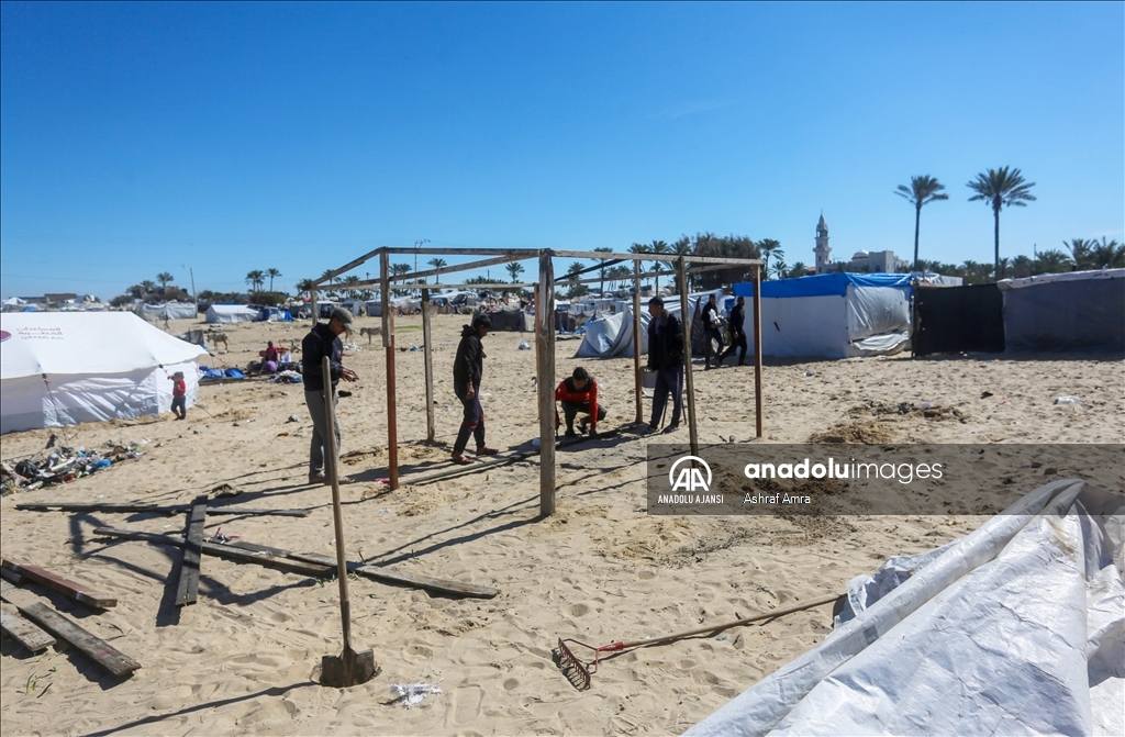 Han Yunus'a geri dönen Gazzeliler, çadır kampı kurdu