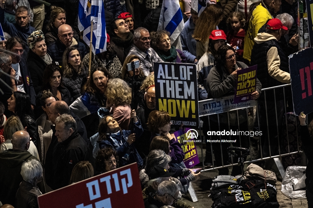 İsrailli esirlerin yakınları Tel Aviv'de gösteri düzenledi