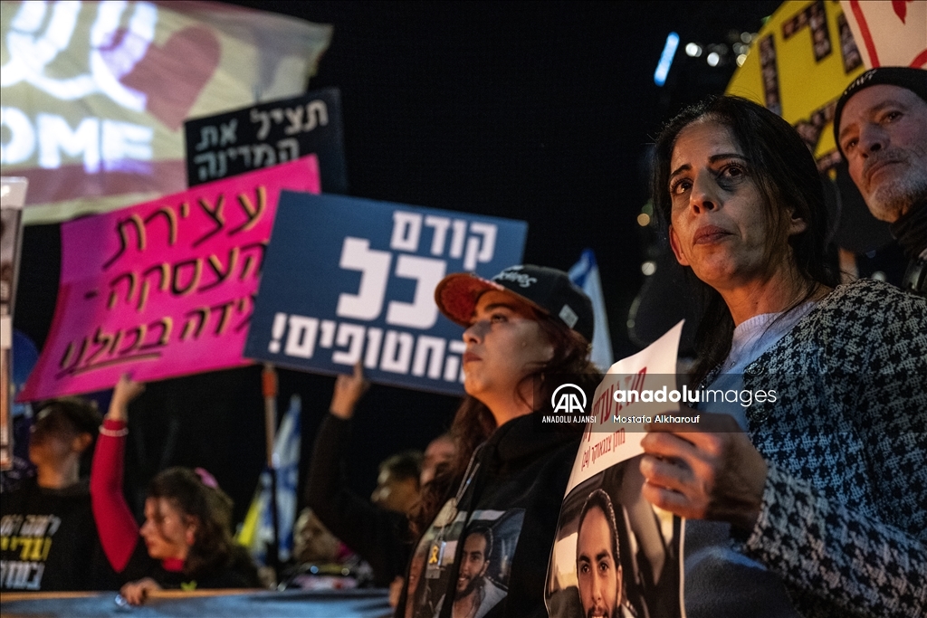 İsrailli esirlerin yakınları Tel Aviv'de gösteri düzenledi