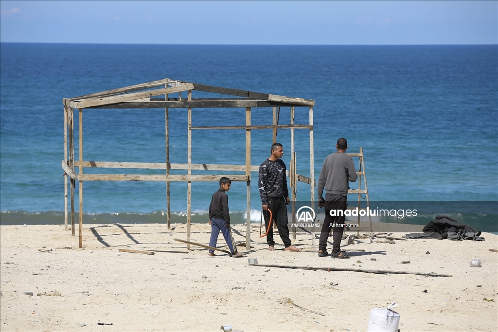 Han Yunus'a geri dönen Gazzeliler, çadır kampı kurdu