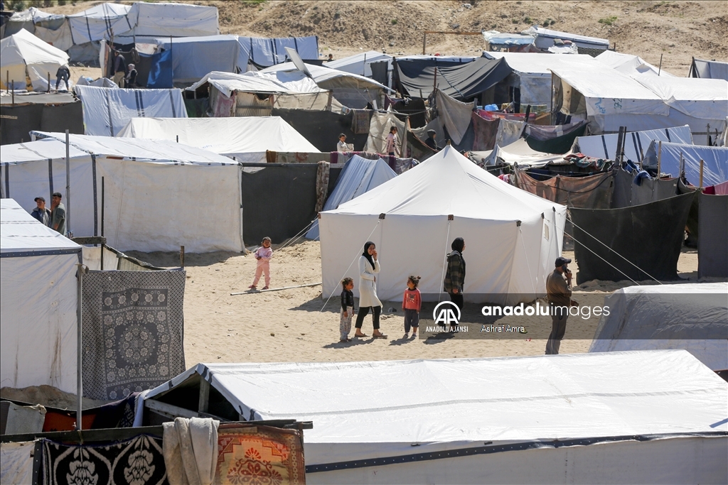 Han Yunus'a geri dönen Gazzeliler, çadır kampı kurdu