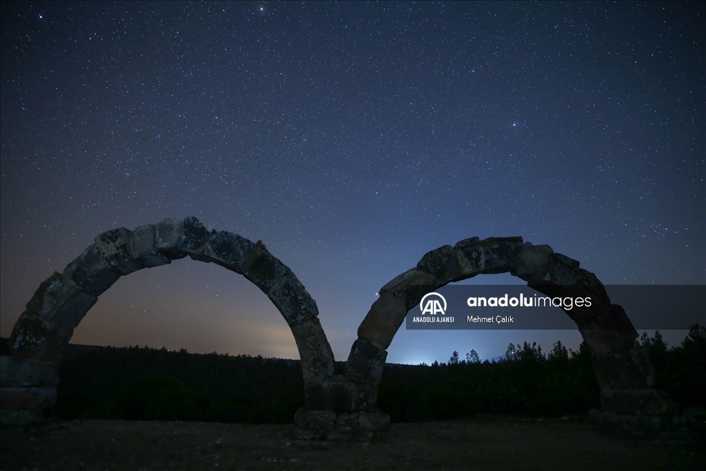 "Makedon askerlerin kalesi" Blaundos Antik Kenti'nde yıldızlı gece