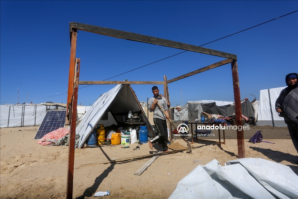Han Yunus'a geri dönen Gazzeliler, çadır kampı kurdu