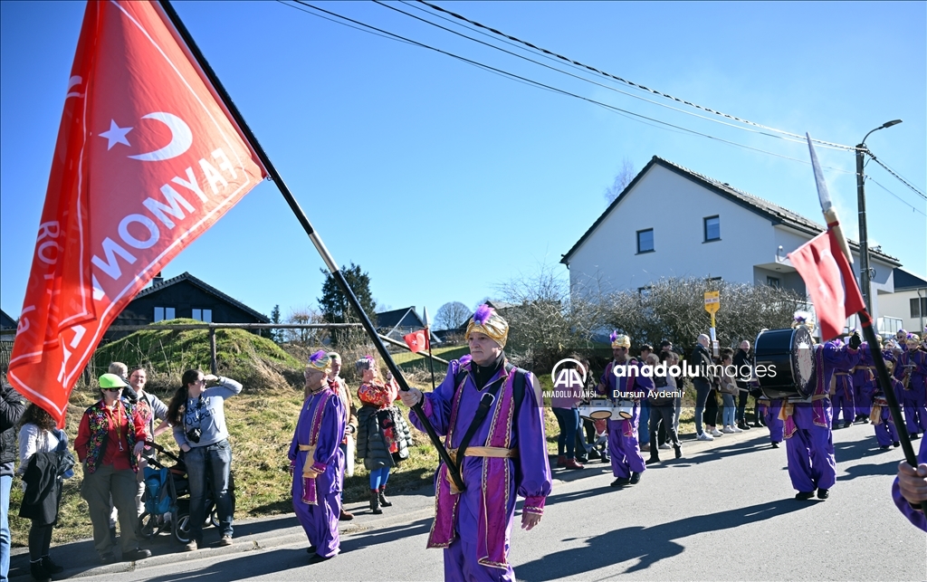 Belçika'nın "Türk köyü"ndeki karnaval renkli görüntülere sahne oldu