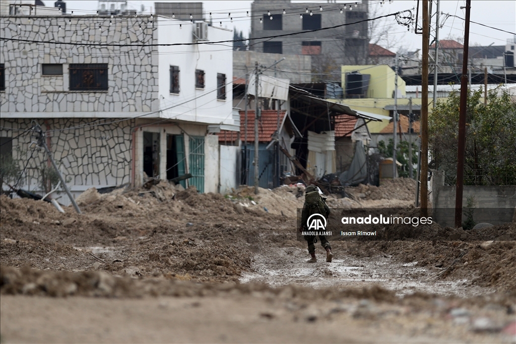 İsrail ordusu, Tulkerim kentine ve  Nur Şems Mülteci Kampı'na düzenlediği operasyon sürüyor