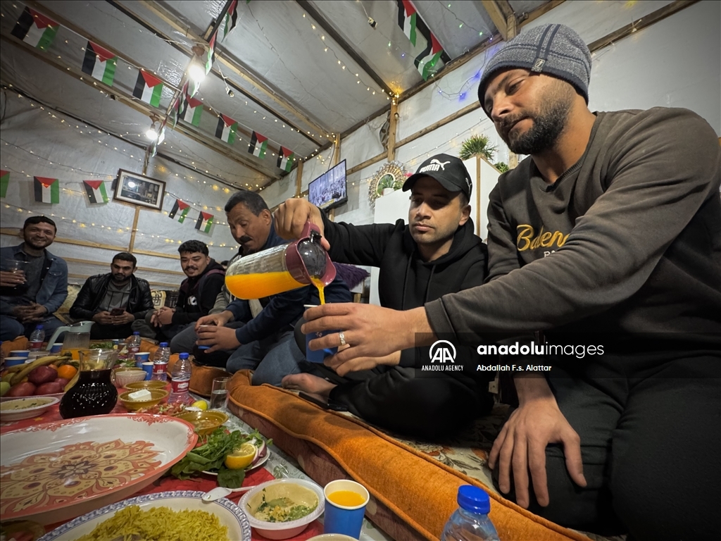 Palestinian journalists in Gaza organize an iftar program for their deceased colleagues  