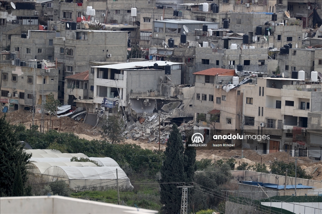 İsrail ordusu, Tulkerim kentine ve  Nur Şems Mülteci Kampı'na düzenlediği operasyon sürüyor