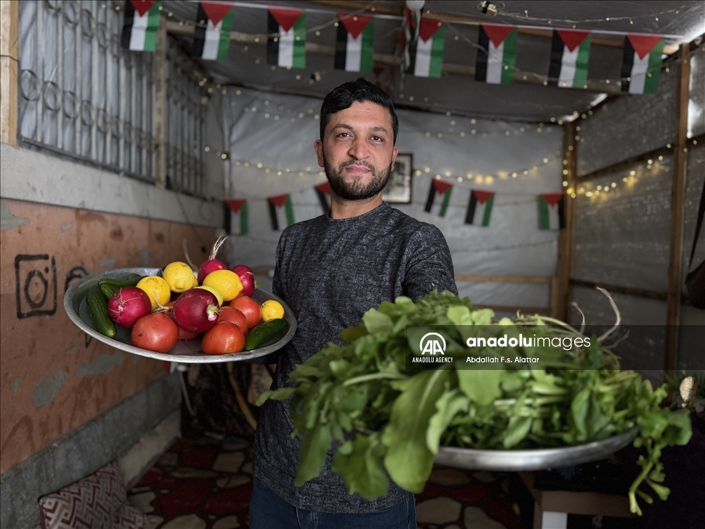 Palestinian journalists in Gaza organize an iftar program for their deceased colleagues  