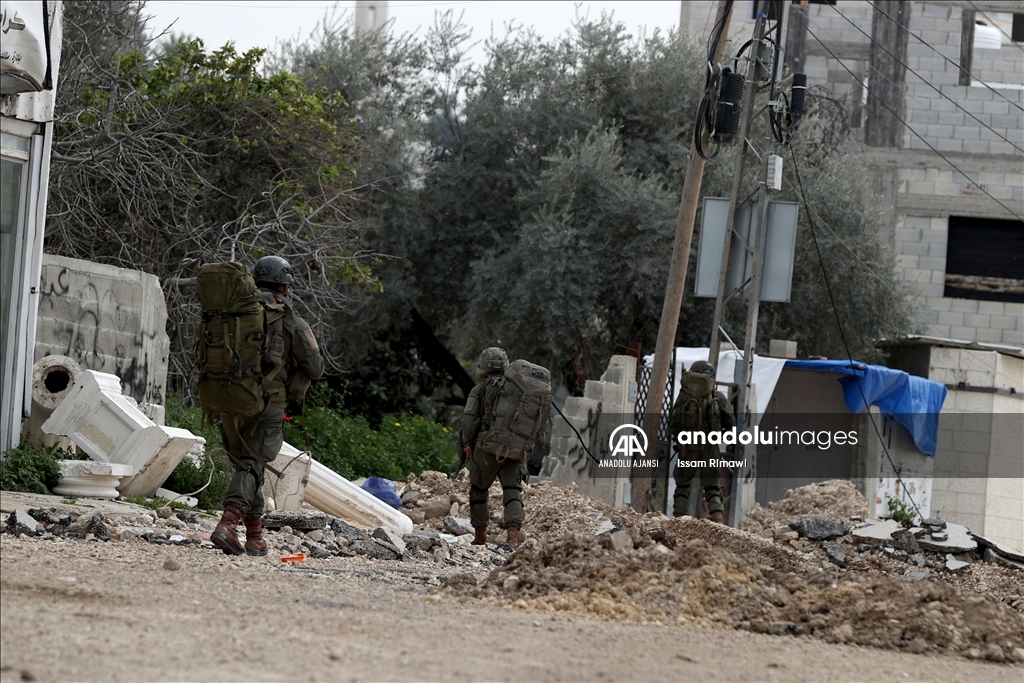 İsrail ordusu, Tulkerim kentine ve  Nur Şems Mülteci Kampı'na düzenlediği operasyon sürüyor