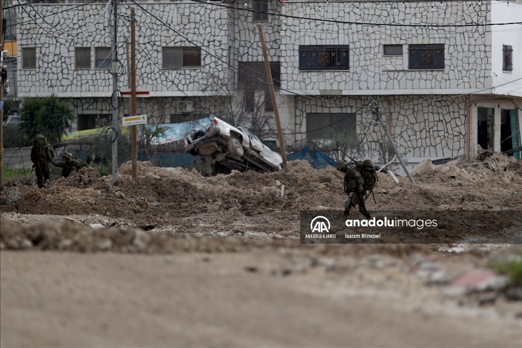 İsrail ordusu, Tulkerim kentine ve  Nur Şems Mülteci Kampı'na düzenlediği operasyon sürüyor