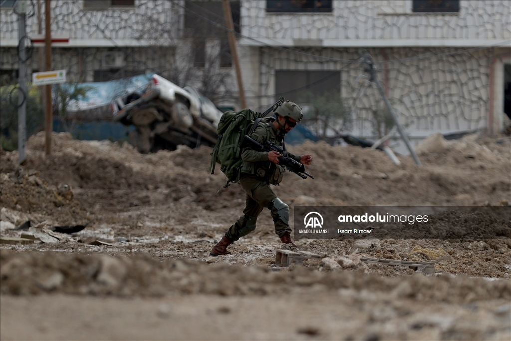 İsrail ordusu, Tulkerim kentine ve  Nur Şems Mülteci Kampı'na düzenlediği operasyon sürüyor