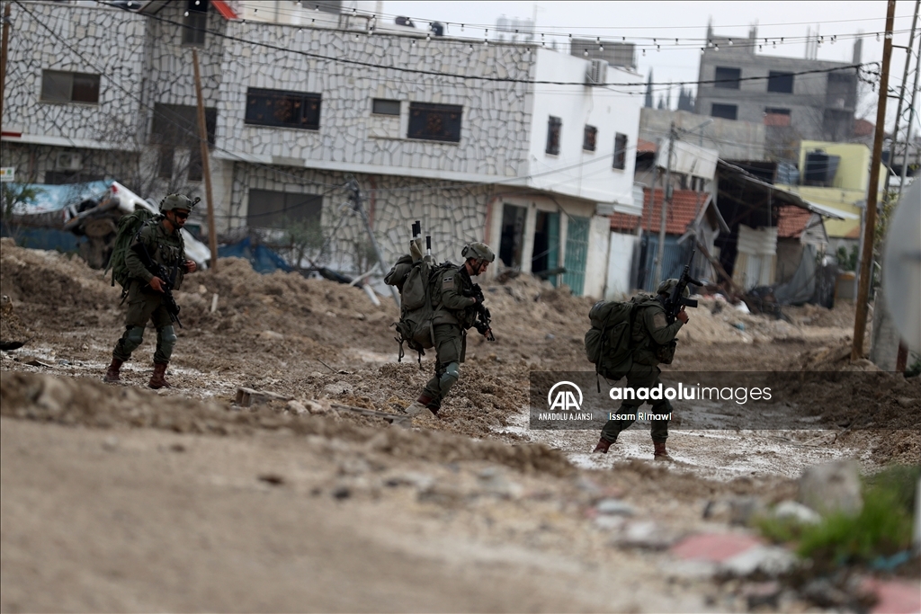 İsrail ordusu, Tulkerim kentine ve  Nur Şems Mülteci Kampı'na düzenlediği operasyon sürüyor