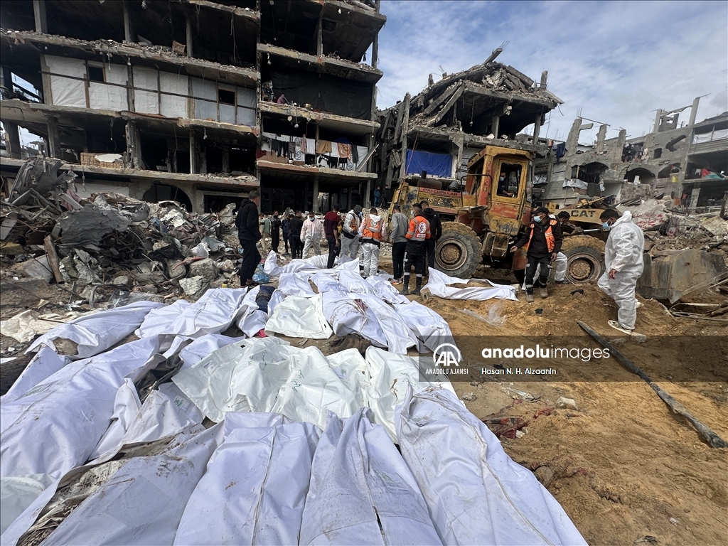 İsrail'in Gazze’ye düzenlediği saldırılarda öldürdüğü onlarca Filistinlinin naaşına ulaşıldı