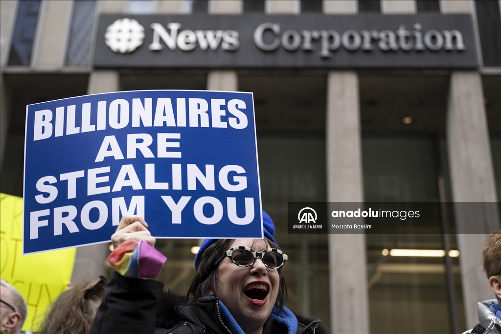 New York’ta Trump karşıtı göstericiler Fox News genel merkezi önünde toplandı