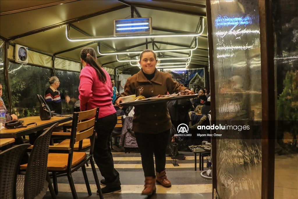 Şam'da Down sendromlu gençler için iftar sofrası kuruldu