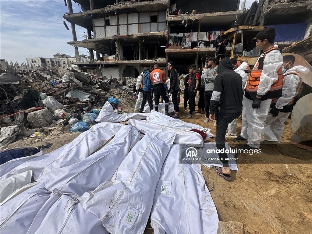 İsrail'in Gazze’ye düzenlediği saldırılarda öldürdüğü onlarca Filistinlinin naaşına ulaşıldı