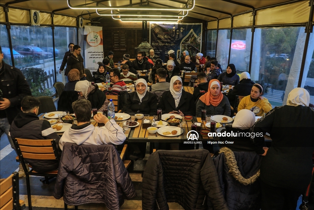 Şam'da Down sendromlu gençler için iftar sofrası kuruldu